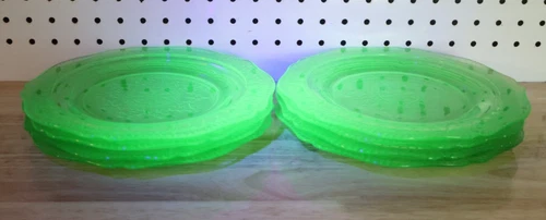 Uranium Green Depression Era Federal Glass Luncheon Plates - Set of x8 - 9-1/4"