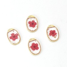 C 10PCS Gold Tone Real Dried Daffodil Flower Resin Charm Pendant Red GYX1007