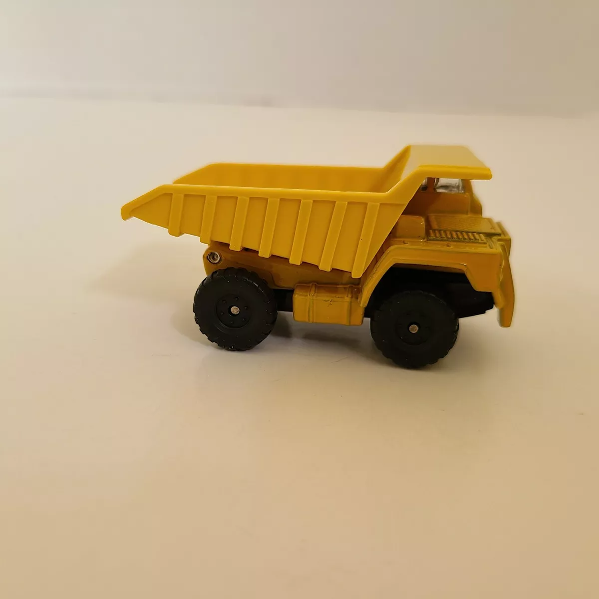 Maisto dump best sale truck