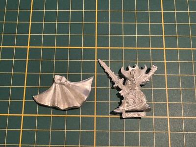 Warhammer Vampire Counts Vampirfürsten Classic Vampire Lord with Cape Metal Used