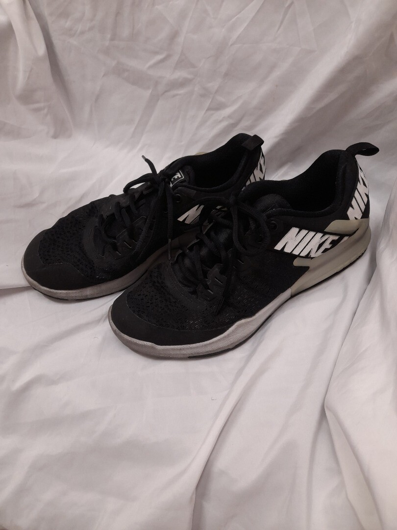 mens black nike trainers size 9