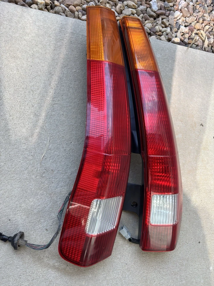 Комплект задних фонарей для Honda CR-V 2002-2006 годов выпуска от оригинального производителя левый и правый - Изображение 2 из 3