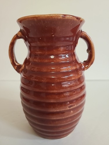 McCoy Double Handled Beehive Vase 1940s Burgundy Rust? Signed Vintage 6” High - Picture 5 of 11