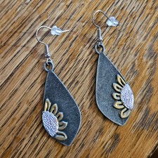 Boutique Boho-Style Sunflower Nature-Inspired Silver-Tone Teardrop Earrings