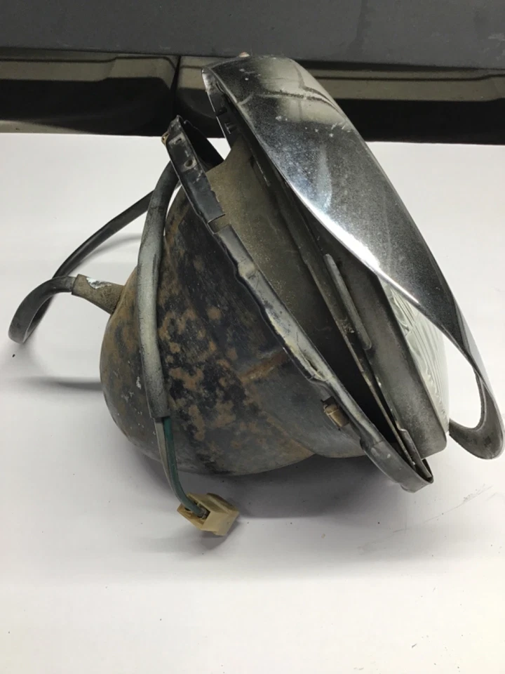 1977 年阿尔法罗密欧蜘蛛右前灯和镀铬装饰戒指 — 第 3/4 张图片