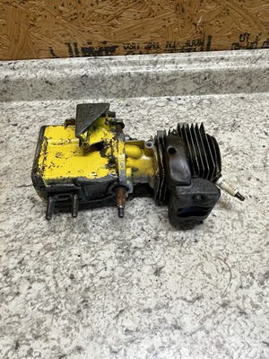 #ad OEM Vintage McCulloch Chainsaw Engine Untested Unknown Model Spins Freely $47.99