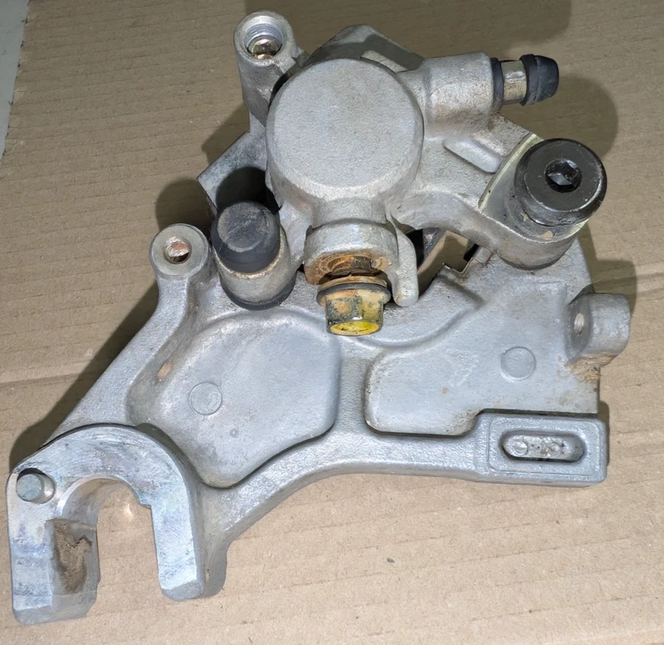 Pinza de freno de disco trasera Honda XR650L XR650 93-18 y montaje poco kilometraje Foto 3 de 4