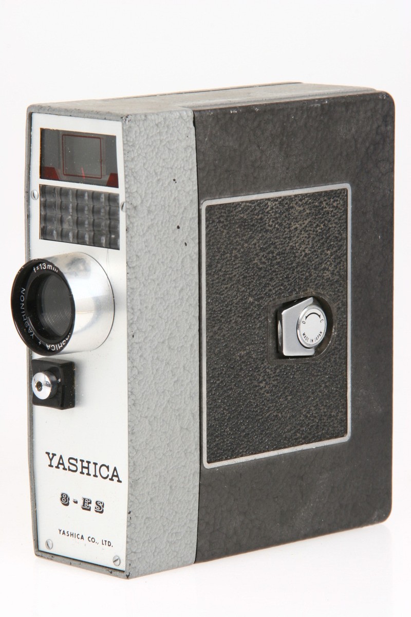 Yashica 8 ES, 8mm Filmkamera mit Yashinon 1,8/13mm Objektiv