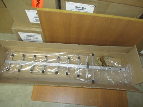 YAGI ANTENNA 824-960MHz 12dBi PART#MOB-BL-900-12DBL, NEW
