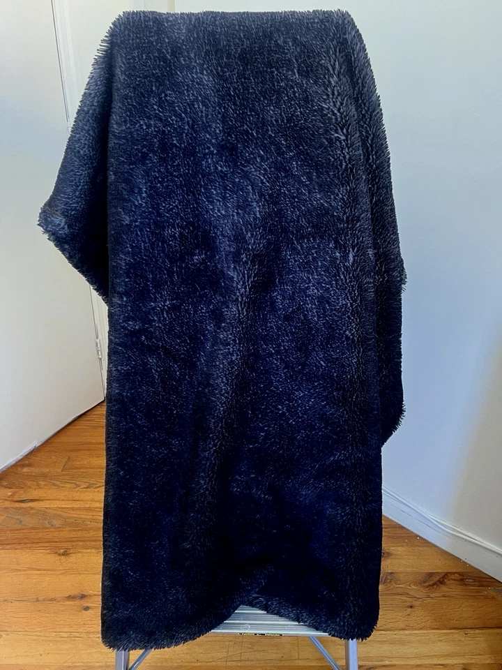 West Elm Faux Fur Chinchilla Throw in Dark Gray / Black / 47 x 60 in - Image 3 of 4