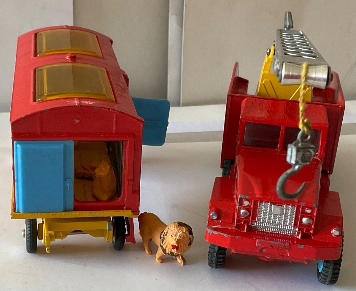 Corgi Gs12 Gift Set 12 Chipperfields Crane and Animal Cage for