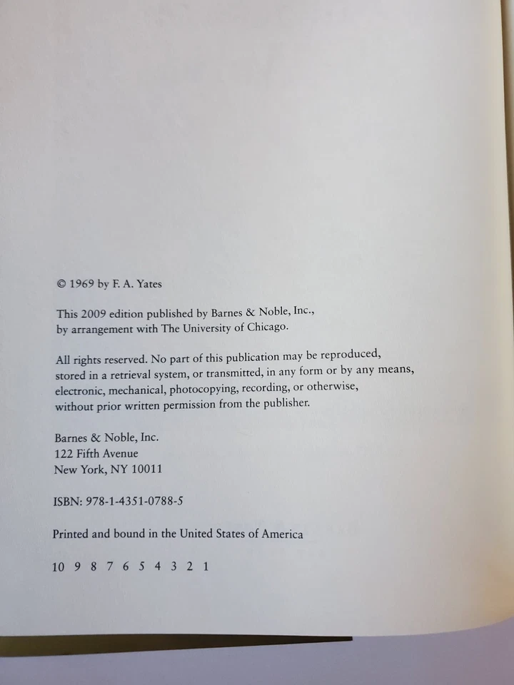 Theatre Of The World By Frances A. Yates 2009 Barnes & Noble Hardcover Foto 4 de 4