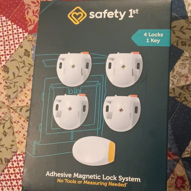 Safety 1st Adhesive Magnetic Lock System Baby Proofing Kit, 4 Locks 1 Key