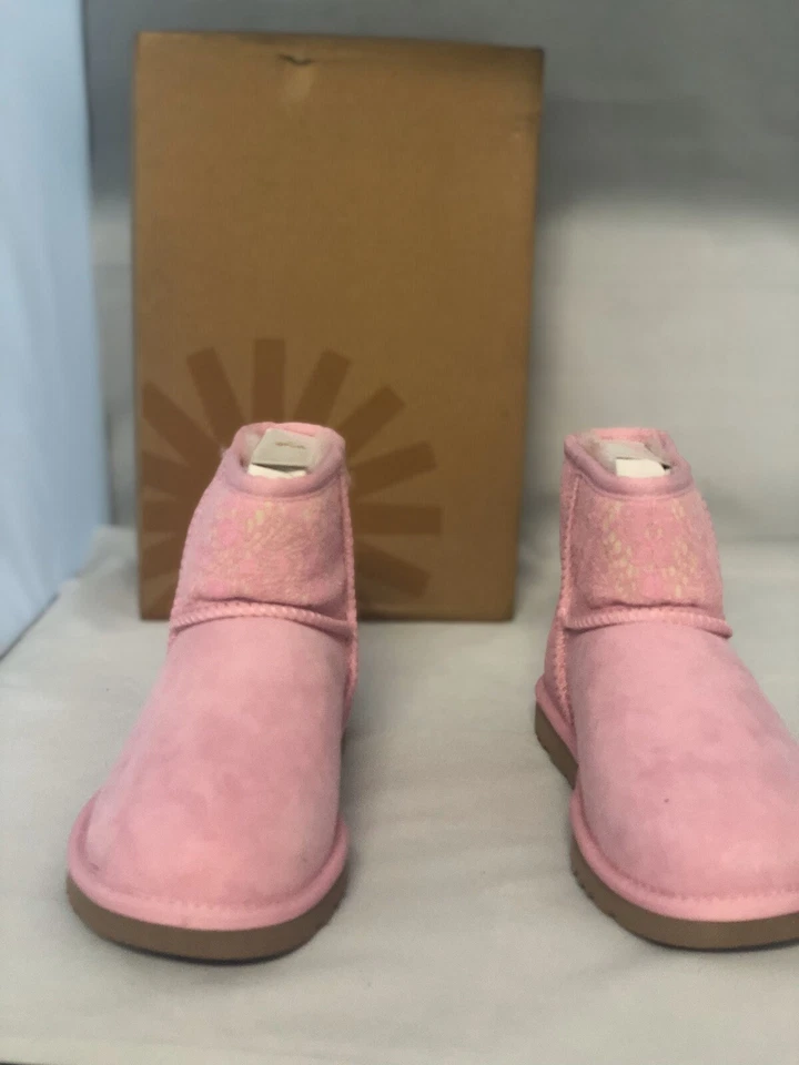 UGG CLASSIC MINI ENCAJE ROSA NIEBLA BRILLO US 5 Foto 3 de 4