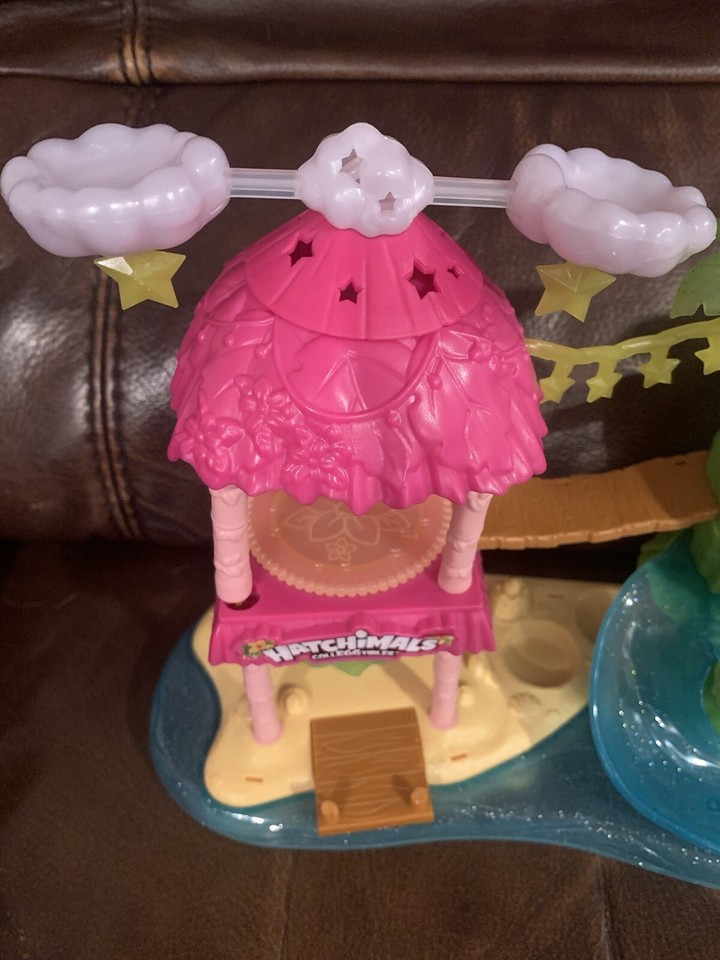 Hatchimals Colleggtibles Tropical Island Party Playset Toy Lights Music