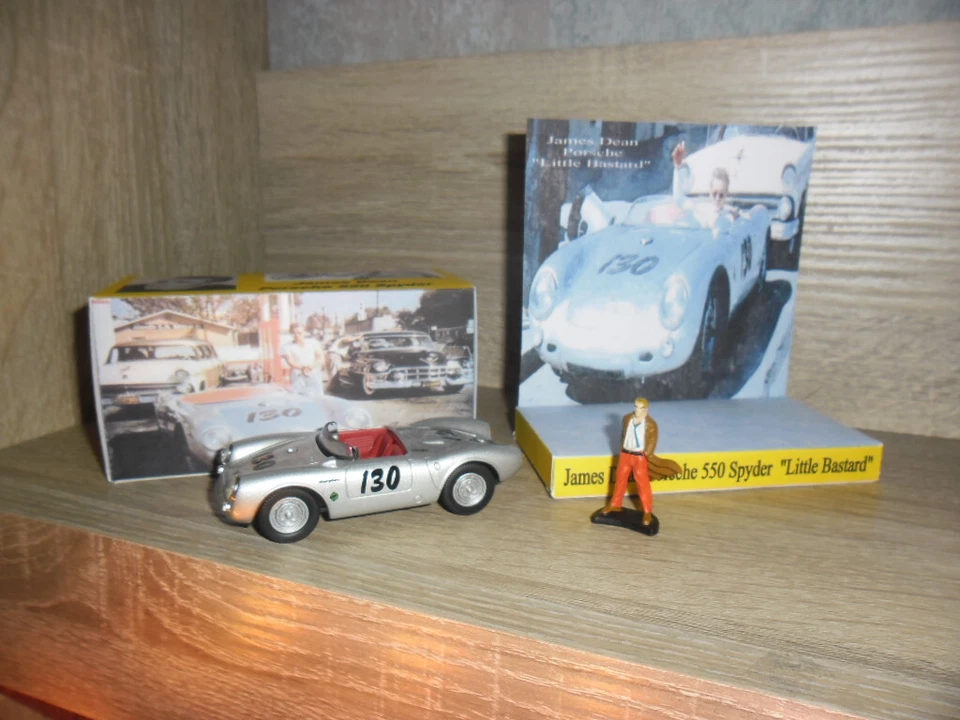 JAMES DEAN PORSCHE 550 SPYDER  CODE 3 WITH FIGURE AND  BOX / DISPLAY - Image 4 of 4