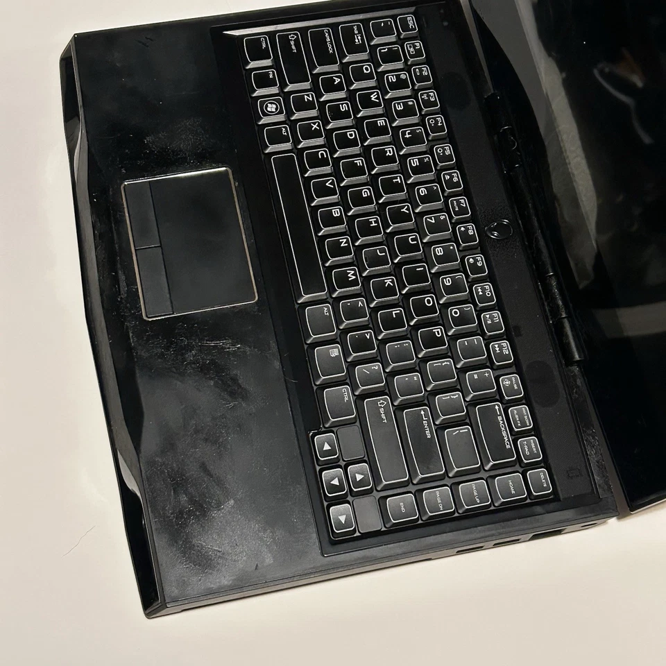 Alienware M14x 14" i5 2.6 GHz, 6GB RAM, 512GB SSD, BEEPS As Is For Parts - Image 4 of 4