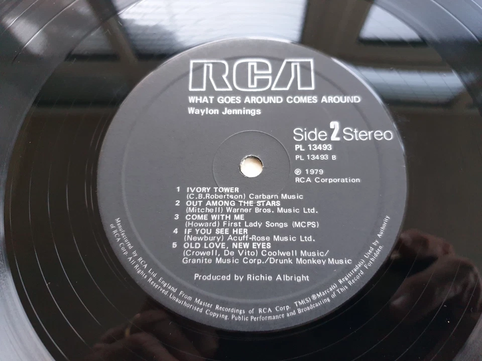 WAYLON JENNINGS - WHAT GOES AROUND COMES AROUND 1979 UK 12" VINYL RECORD        - Image 4 of 4
