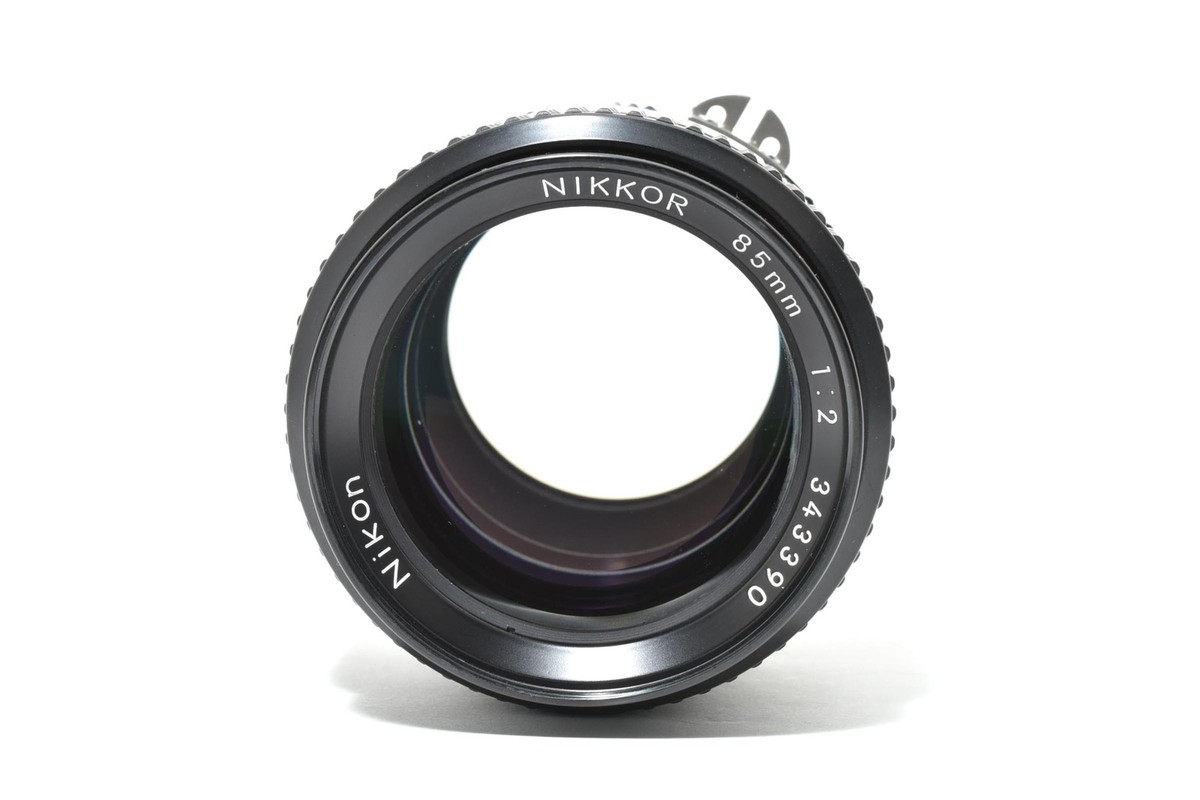 ニコン NIKON Ai-s Nikkor 85mm f/2 2660250 Mint] NIKON Ai-s Nikkor 85mm f/2 MF Portrait lens from Japan