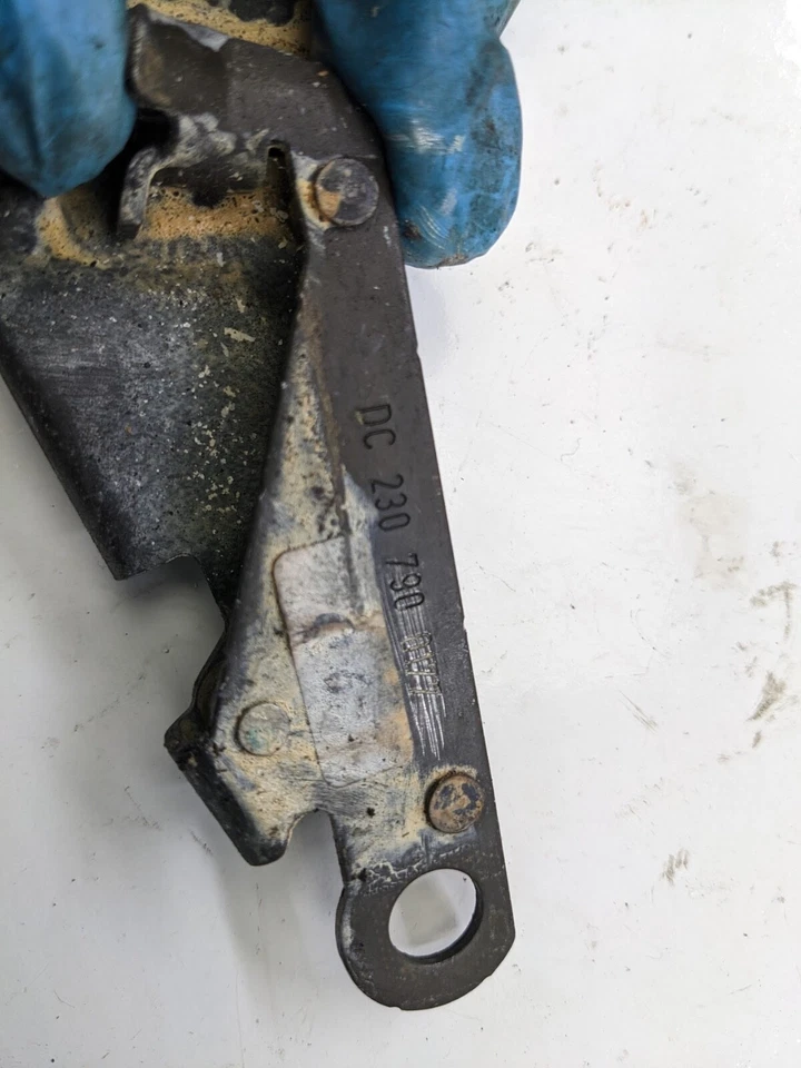 MERCEDES SL500 R230 2002 LEFT FRONT ROOF LOCK MECHANISM 2307900177 - Image 4 of 4