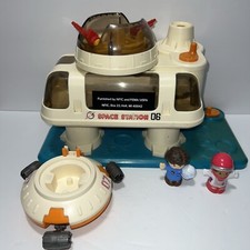 1984 Lil Playmate Space Station Play Set Playworld Toys W/2 Little People/Ship
