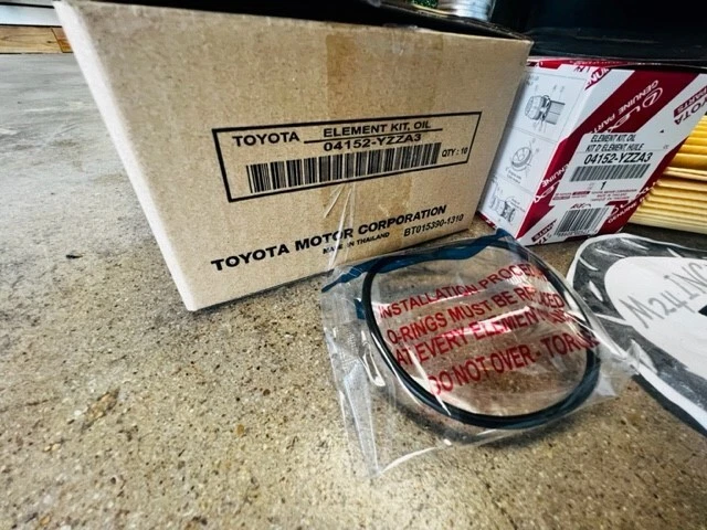 (10) Filtro de aceite genuino Lexus IS250, IS350, GS300, GS350, GX460 04152-YZZA3 con junta Foto 2 de 3