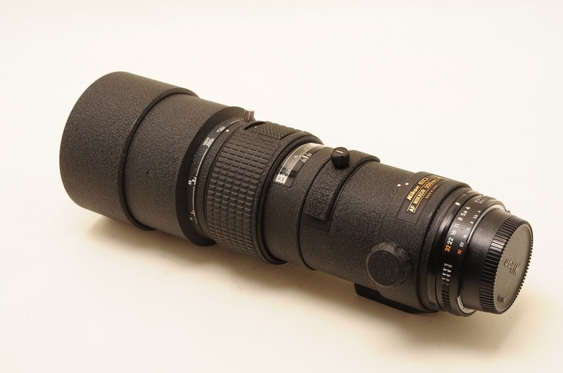 NIKON AF 300MM F4 ED W/TRIPOD COLLAR...CLEAN AND SHARP!!!!