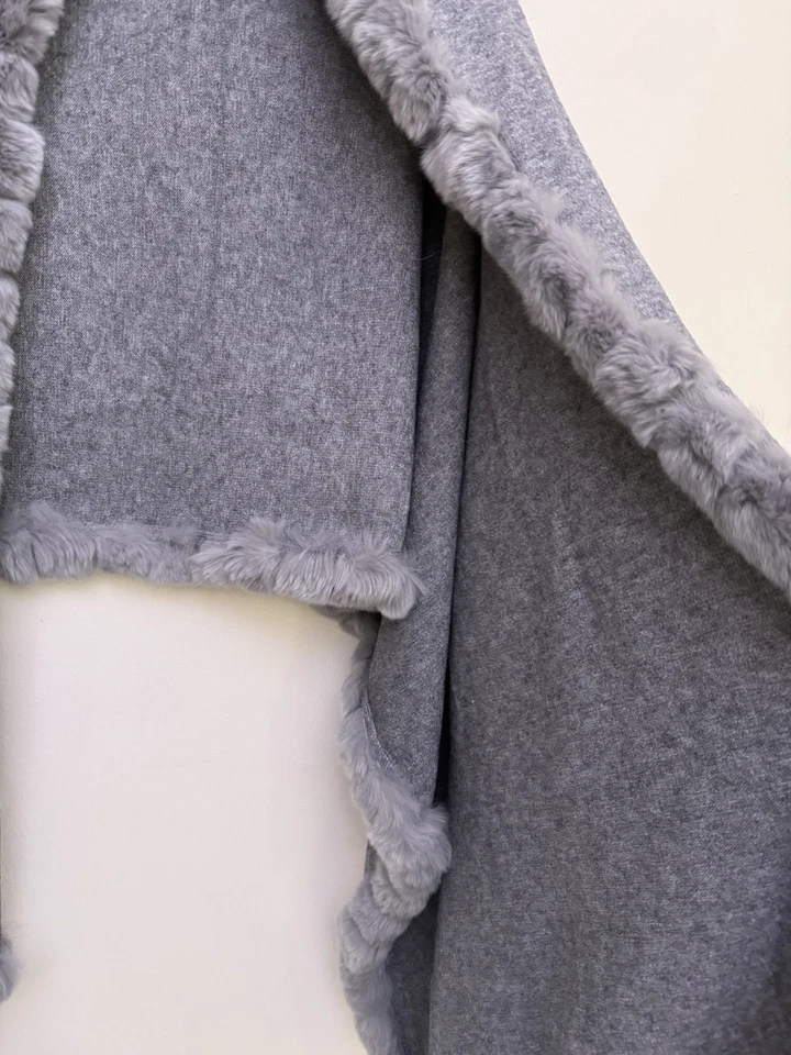 La Fiorentina Women's Knit Rex Rabbit Fur Trimmed Scarf Wrap O/S - Image 3 of 4