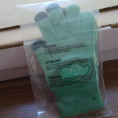 Green Black Women's Wrist Gloves Solid Pattern Style in Plastic Packaging