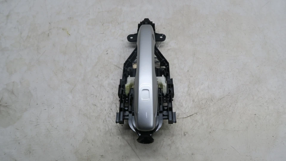 Manija de puerta exterior del lado del pasajero delantero derecho Volvo XC60 2018-2022 OEM Foto 2 de 4