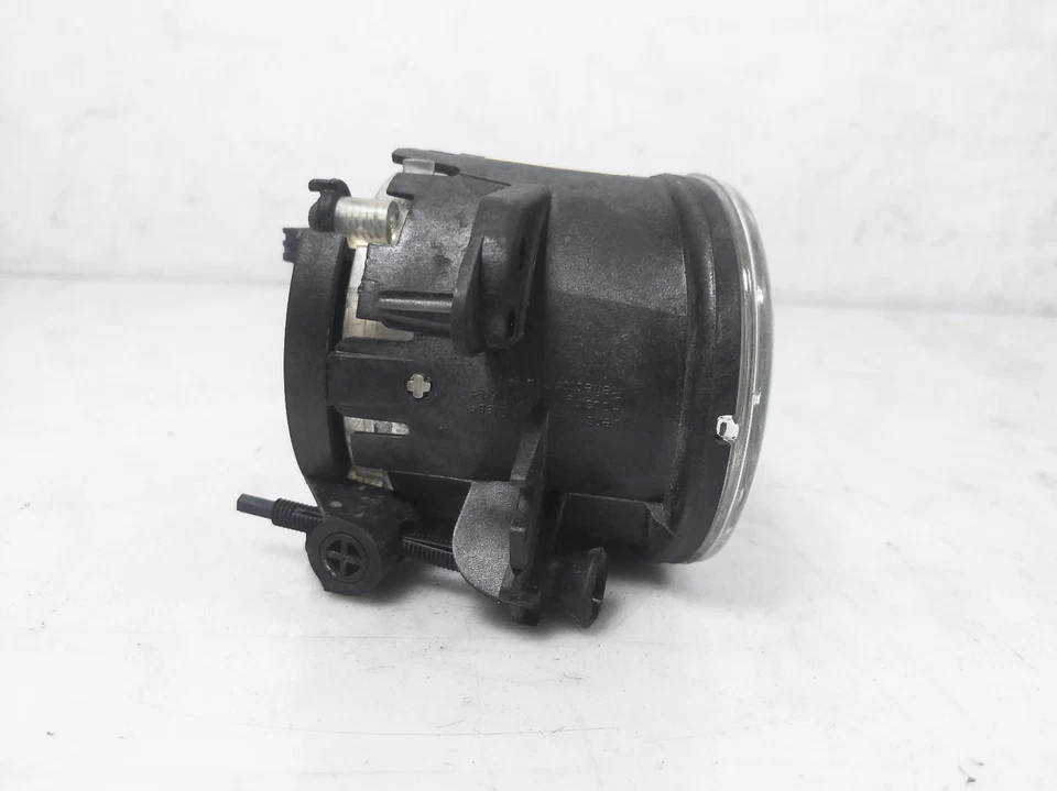 Farol de neblina direito do passageiro Mercedes-Benz Gla250 2015-2020 251-820-08-56 *arranhões* - Imagem 4 de 4