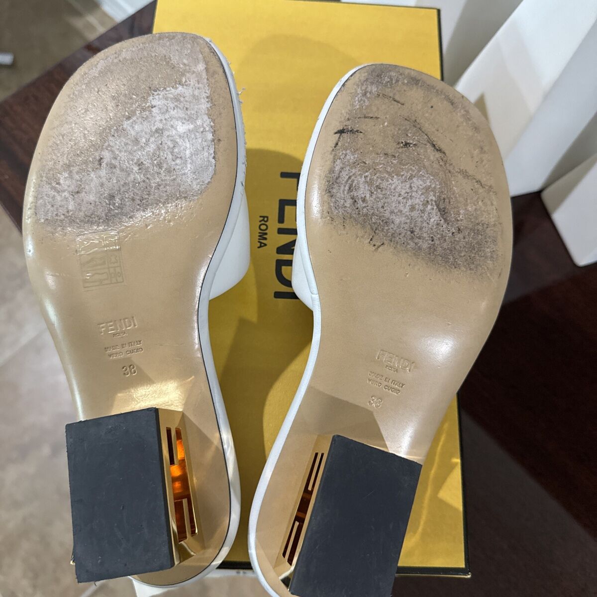 Pre-owned! Fendi Baguette White Leather Slide Sandal Logo Pre-owned! Fendi Baguette White Leather Slide Sandal Logo