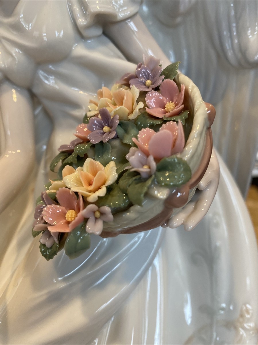 Lladro 1867 Flowers Of Peace Ltd Ed w/ Wooden Base & Original Box