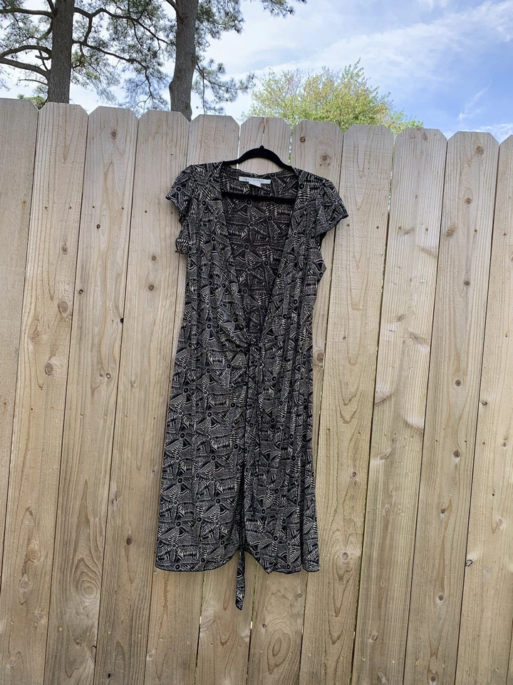 Vestido Max Studio Talla Grande Negro y Tostado Envolvente Mangas Cortas Geométrico Otoño Causal Foto 2 de 4