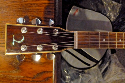 Tanglewood Gitarre mit eingebautem Lautsprecher Sound - System von BJB