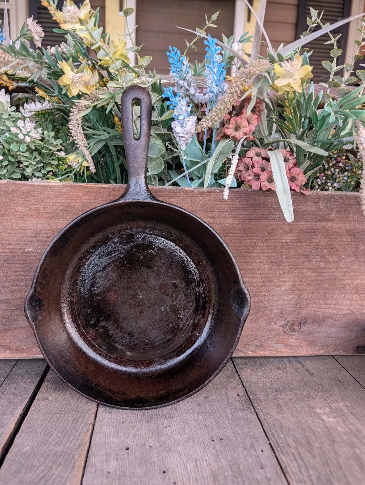 Vintage Unmarked #8 Well-Seasoned Cast Iron Cooking Skillet
