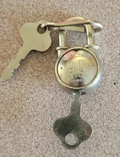 Vtg Walsco 95 Lock & 2 Key Set Milford Connecticut USA