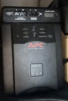 APC Smart-UPS 750 Desktop Freestanding UPS 750 VA AVR Audible Alarm Black