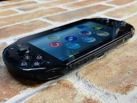 PS Vita Black PCH 2000 SONY PlayStation Japan Tested 4GB Charger No.4D DDP