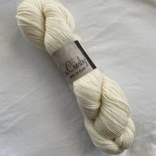 Mrs. Crosby Satchel - 1 hank - Crème Fraiche - 100g - Superwash Merino Wool