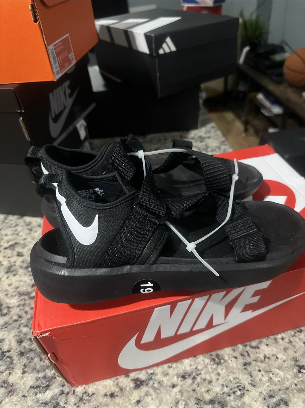 SIZE 8 Nike Vista Comfort Sandal Black/White Strappy Slides Ladies