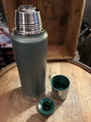 Vintage Aladdin's Stanley Thermos A-944B 32 Oz 11 Stopper w/ cup Green 