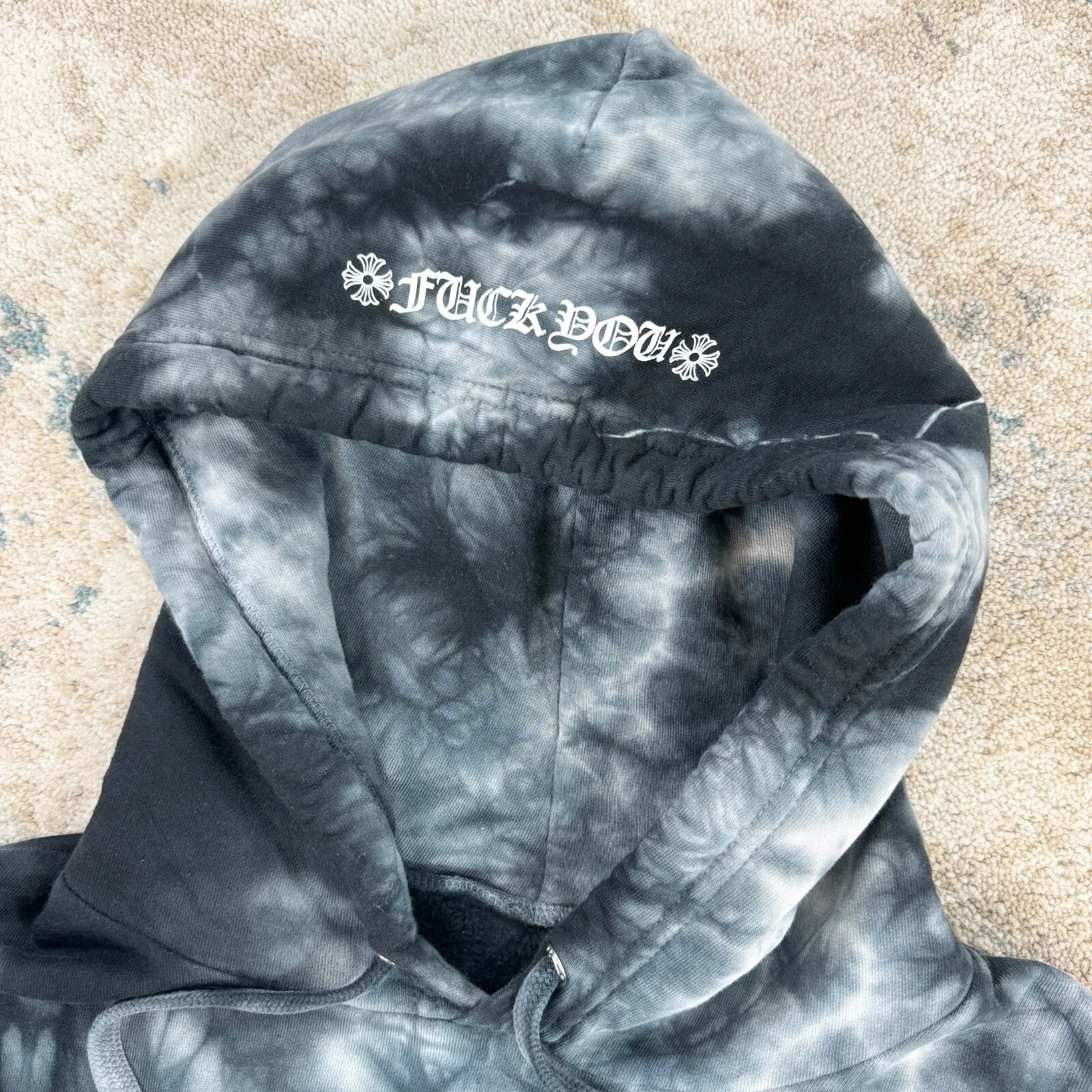 Felpa con cappuccio Chrome Hearts ferro di cavallo tie dye nera e grigia prezzo consigliato £ 1000 ^