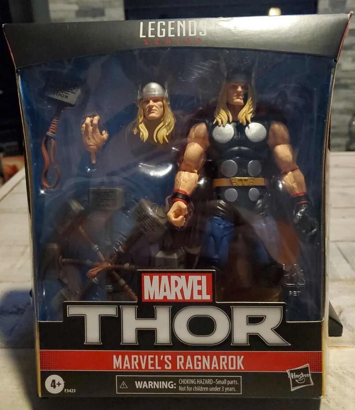 Marvel Legends Series THOR Marvel's Ragnarok with Spinning Hammer Deluxe Figure