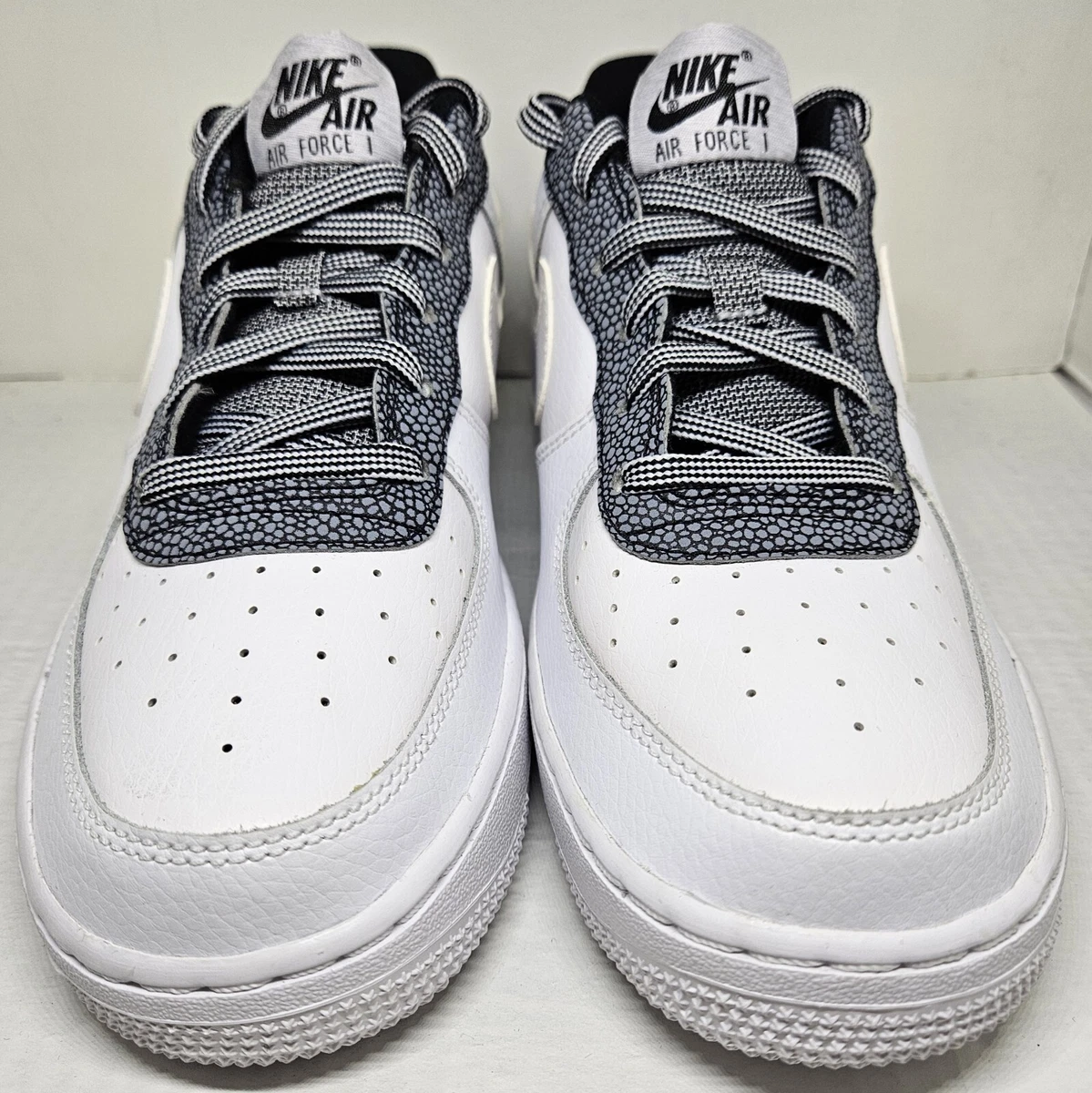 Air Force 1 LV8 Grade School Lifestyle Shoes (Black/White)