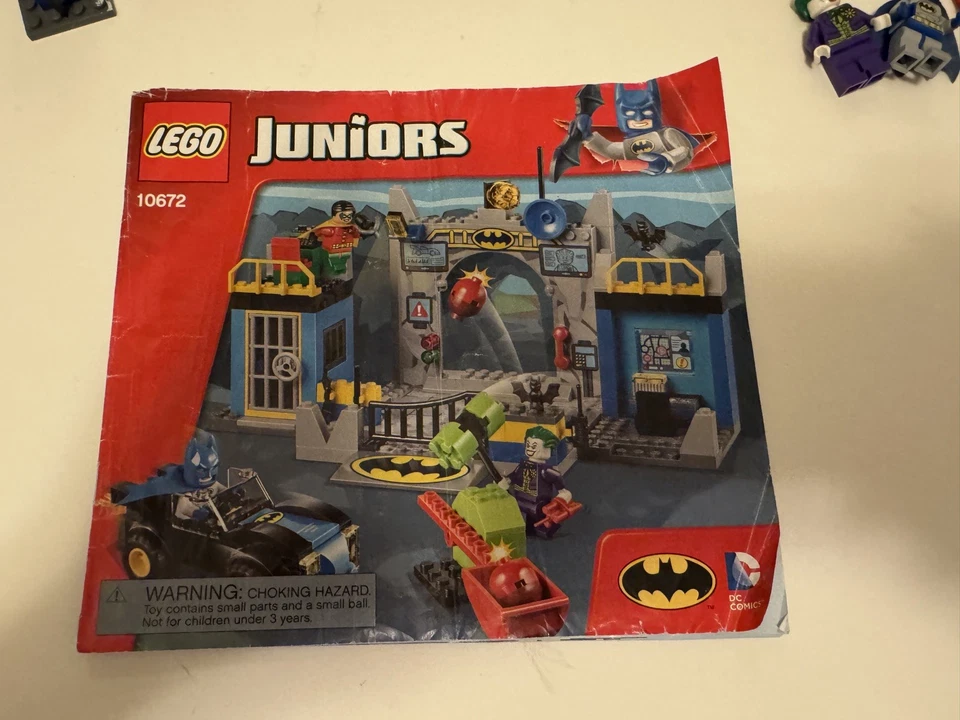 Lego 10672 Batman (Juniors) - 100% Complete w/ 3 Minifigures & Instruction Book - Image 4 of 4