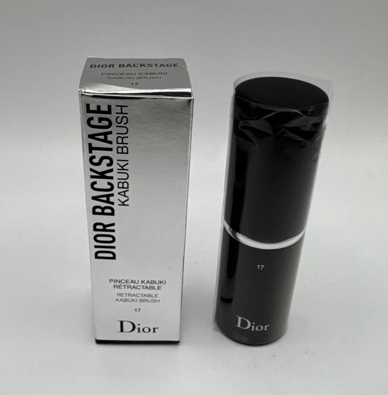 Dior Backstage Retractable Kabuki Brush 17 for Travel and Touch-Ups-image
