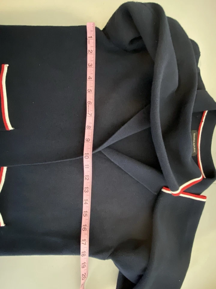 Chaqueta Blazer Banana Republic Tejida Pequeña Azul Marino Frente Abierto Blanco Rojo Borde Foto 3 de 4