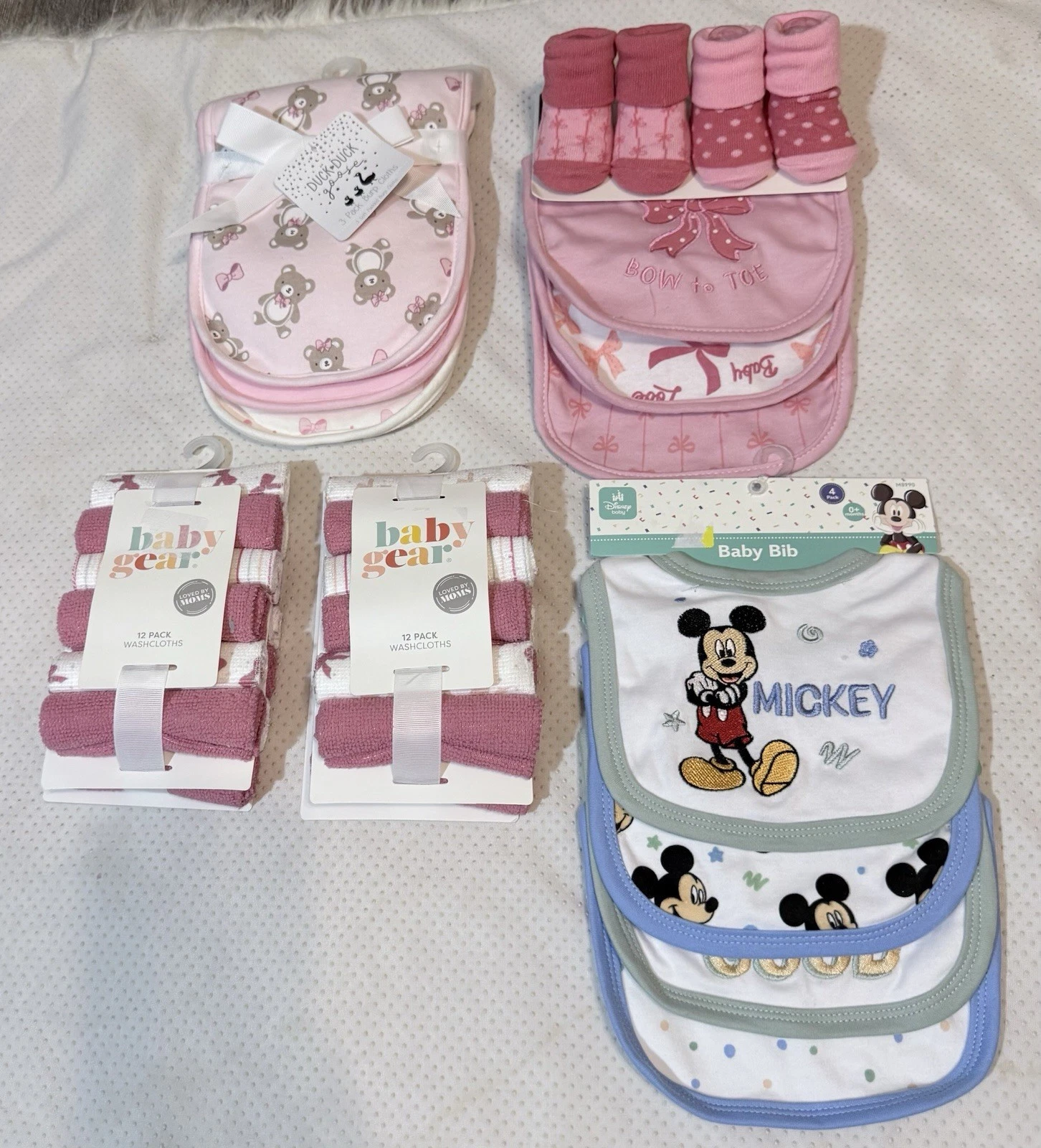 Disney Mickey Mouse & Friends 4-Pack Baby Bibs Cartoon White/Blue/Green M8990
Opens in a new window