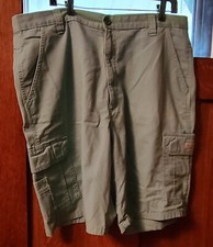 Men's Wrangler Shorts Size 40 Olive Green